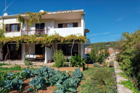 Apartments with a parking space Jelsa, Hvar - 4002